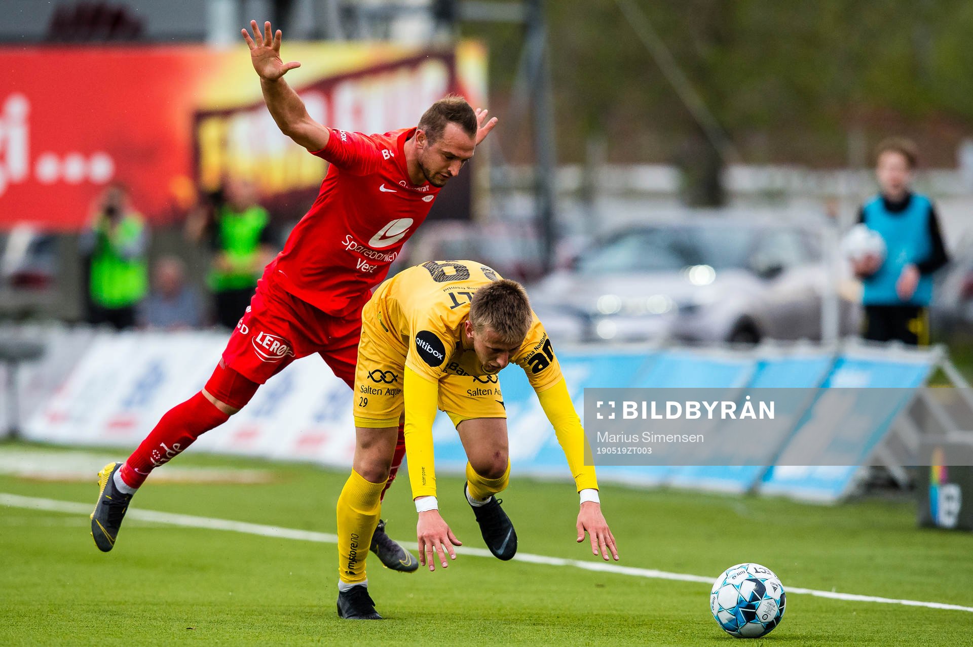 Veton Berisha of Brann and Erlend Dahl Reitan of Bodø/Glimt