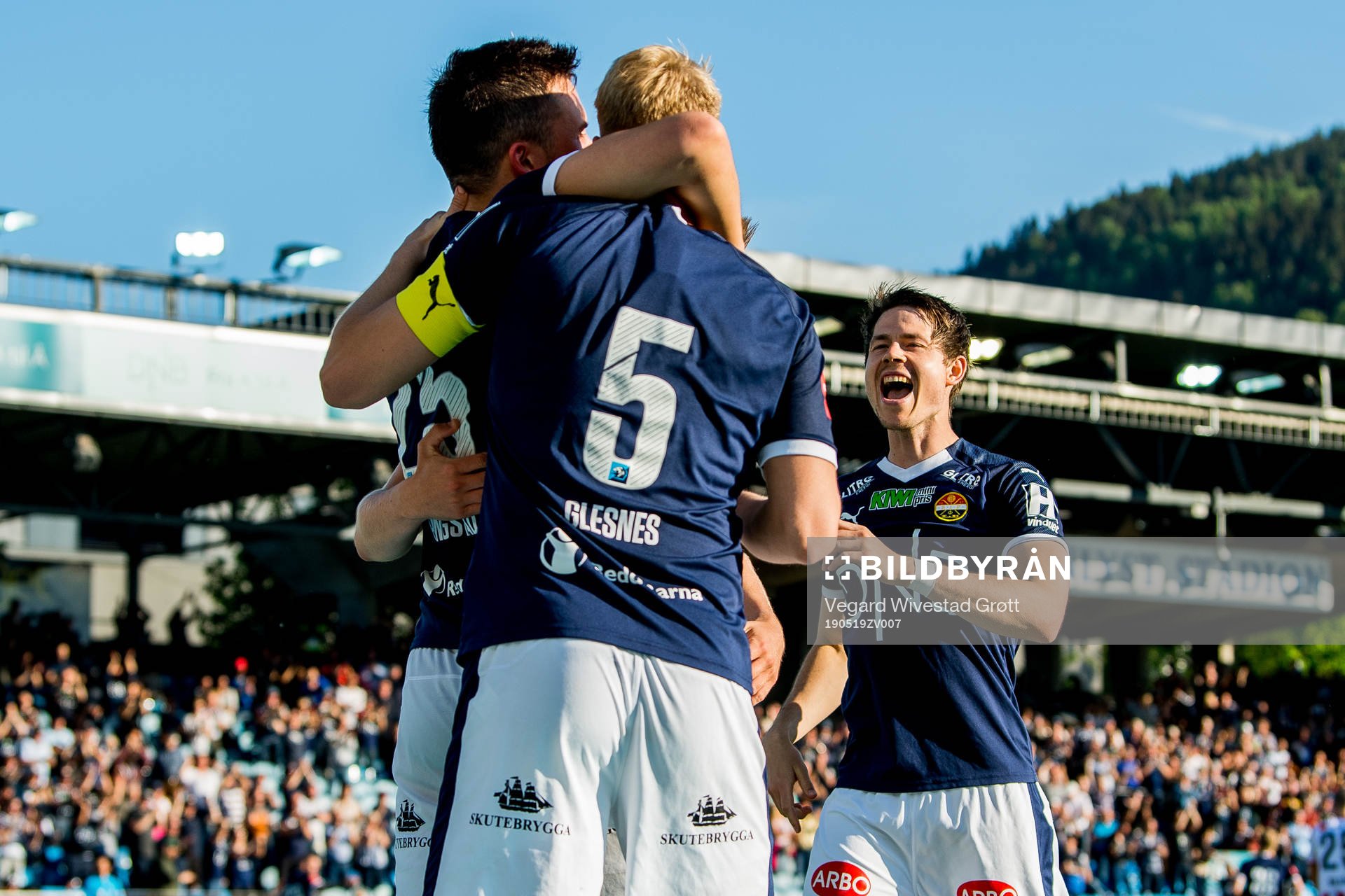 Stian Ringstad, Jakob Glesnes and Lars Vilsvik celebrates