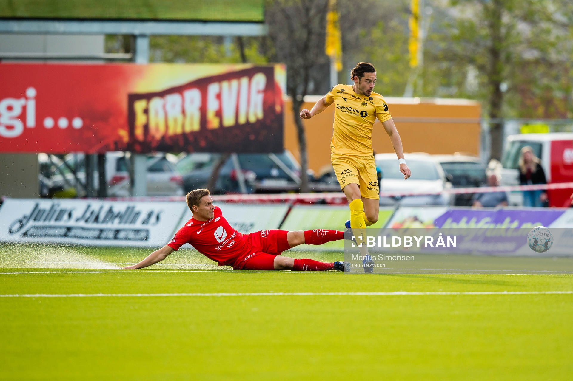 Ruben Yttergård Jenssen of Brann and Amor Yonas Layouni of