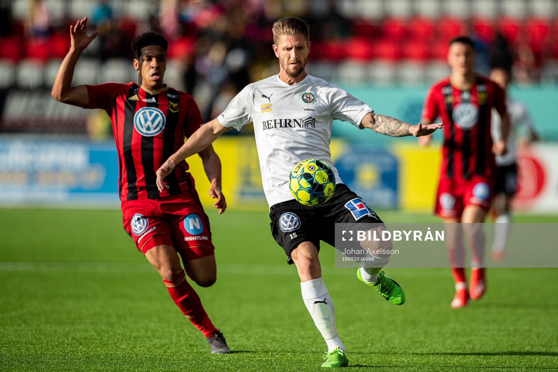 Örebros Martin Lorentzson och Östersunds Marco Weymans