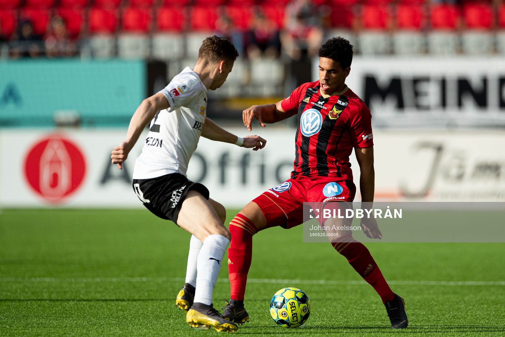 Örebros Jake Larsson och Östersunds Marco Weymans