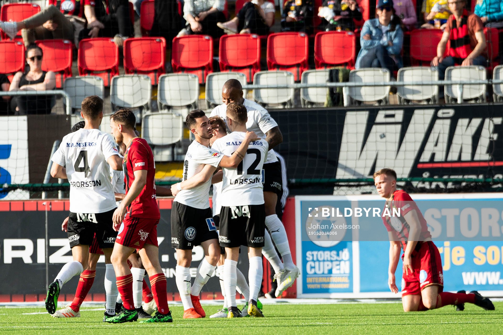 Örebros spelare jublar efter 0-1 målet genom Johan Bertilsson under fotbollsmatchen i Allsvenskan mellan Östersund och Örebro den 20 Maj 2019 i Östersund.