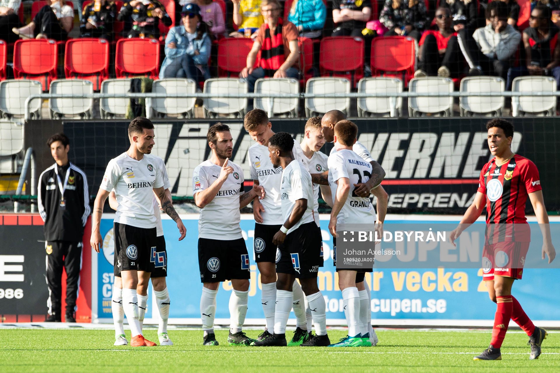 Örebros spelare jublar