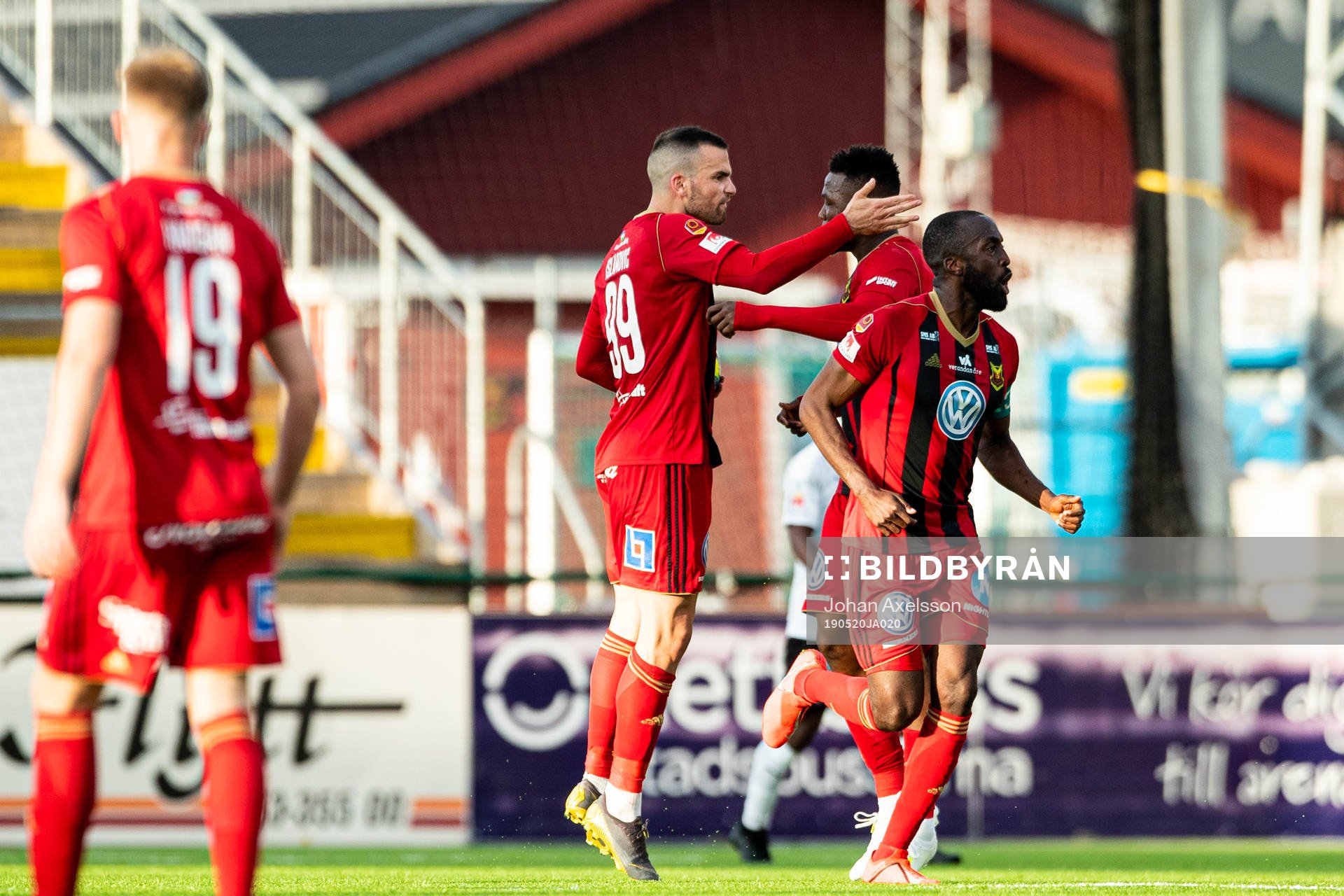 Östersunds Dino Islamovic jublar efter sitt 1-2 mål under fotbollsmatchen i Allsvenskan mellan Östersund och Örebro den 20 Maj 2019 i Östersund.