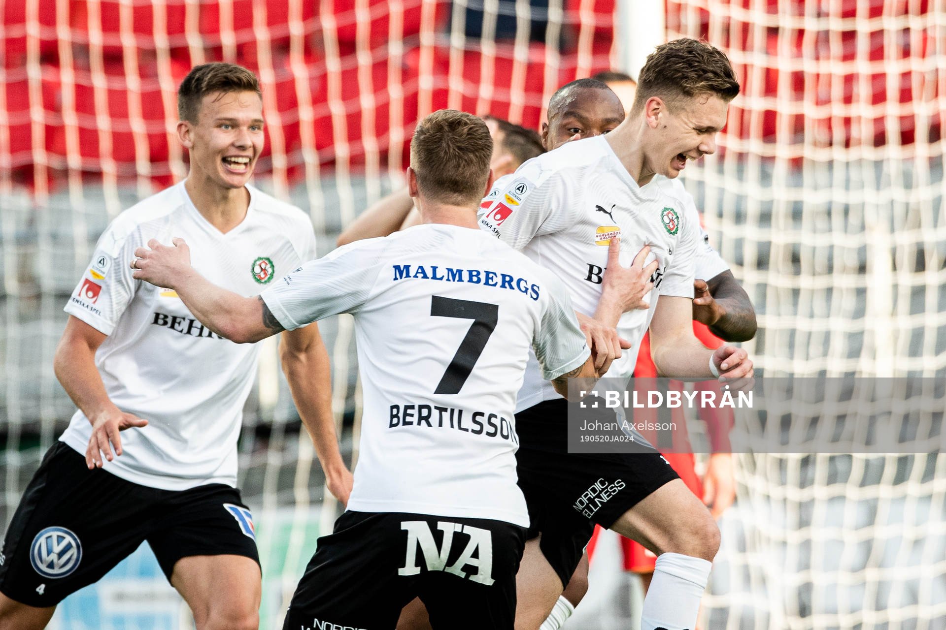 Örebros Jake Larsson jublar med lagkamrater efter sitt 1-3 mål under fotbollsmatchen i Allsvenskan mellan Östersund och Örebro den 20 Maj 2019 i Östersund.