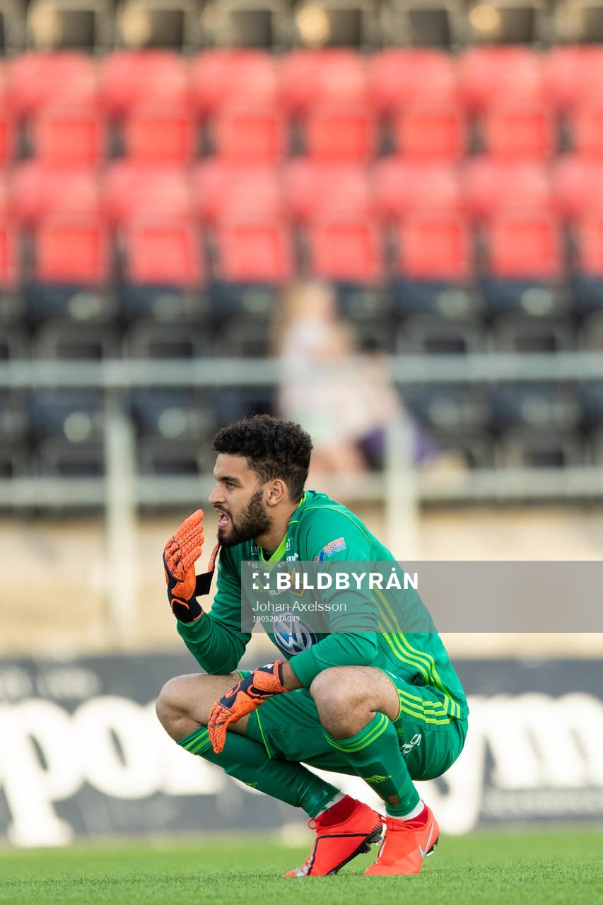 Östersunds målvakt Sixten Mohlin deppar