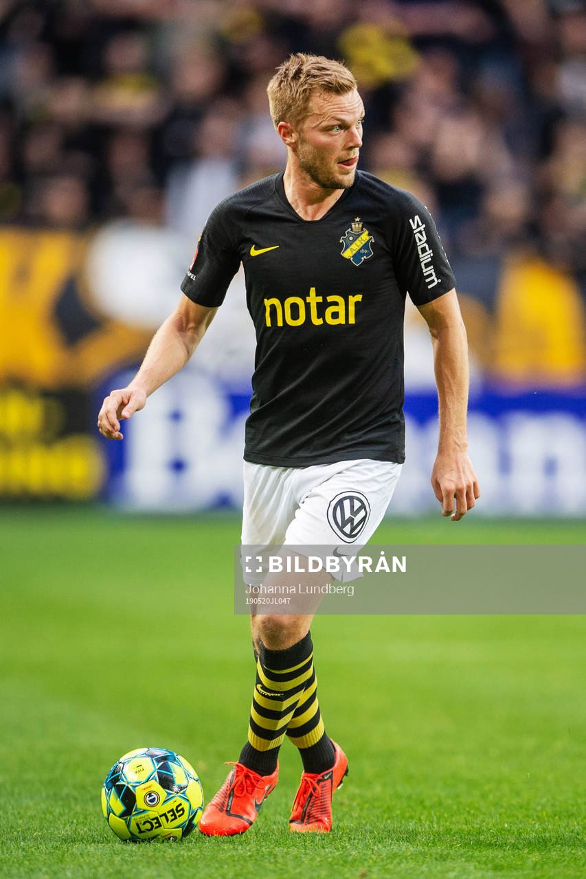 s Sebastian Larsson