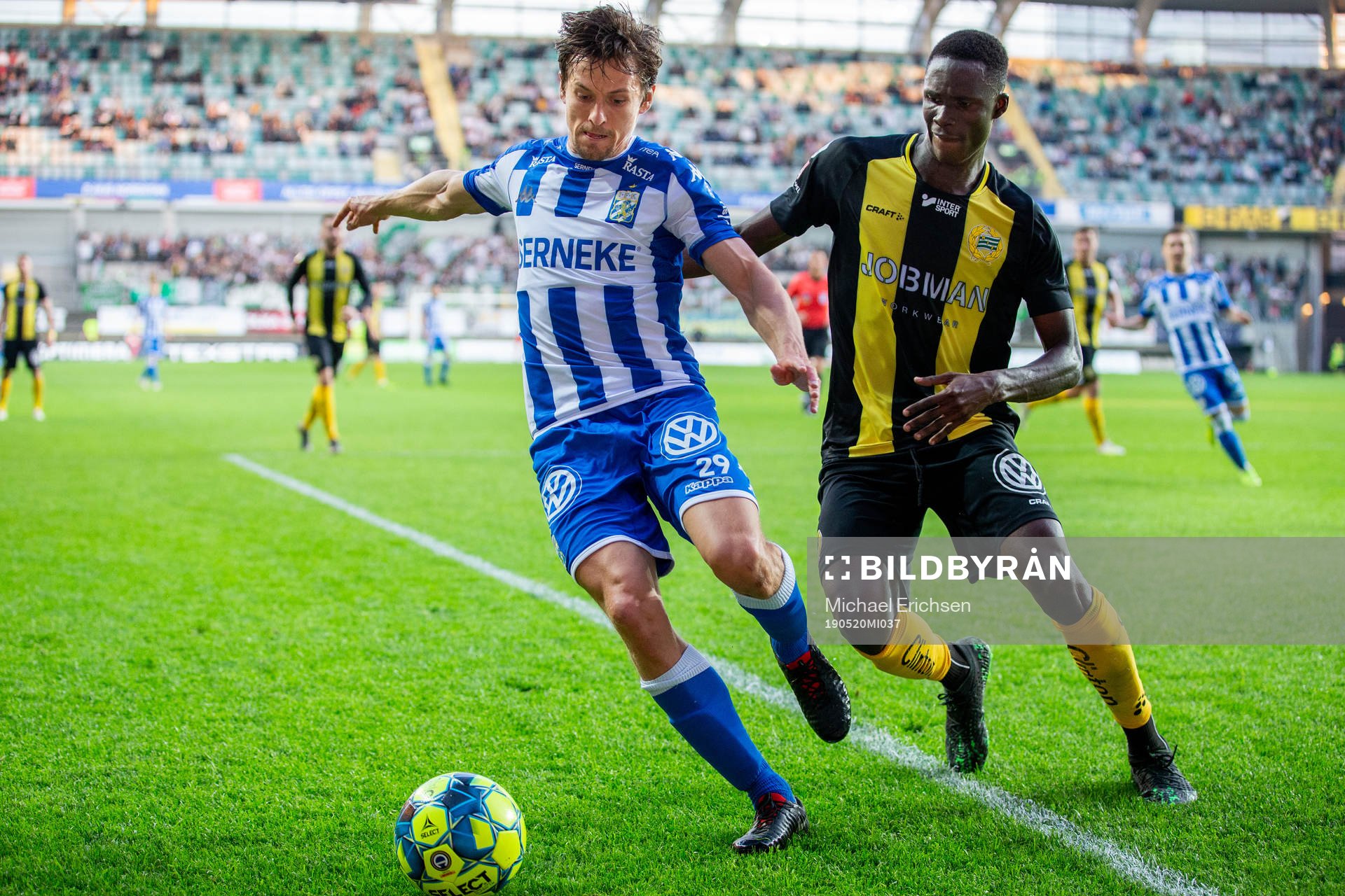 IFK Göteborgs Lasse Vibe och Hammarbys Kossounou Odilon