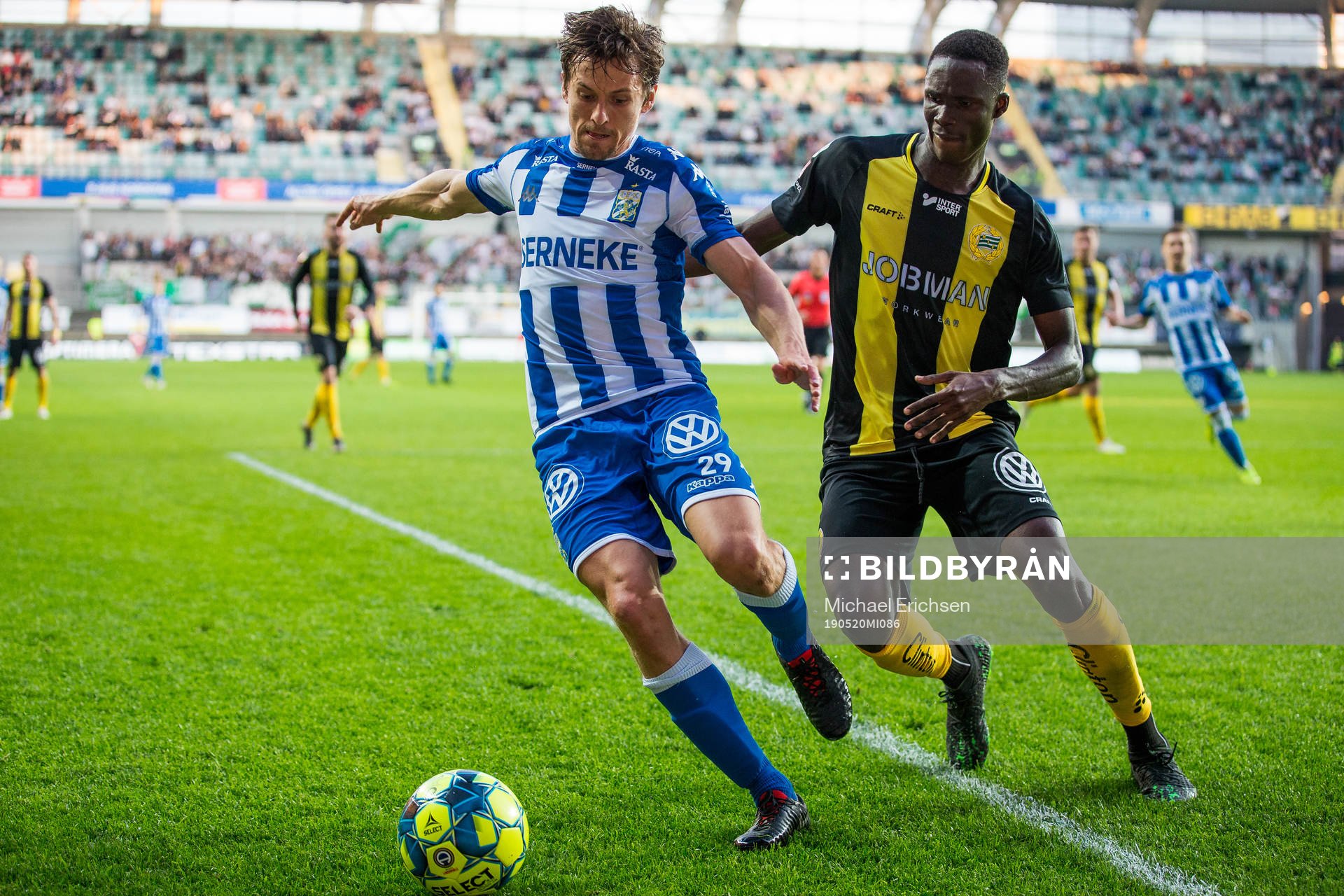IFK Göteborgs Lasse Vibe mot Hammarbys Kossounou Odilon