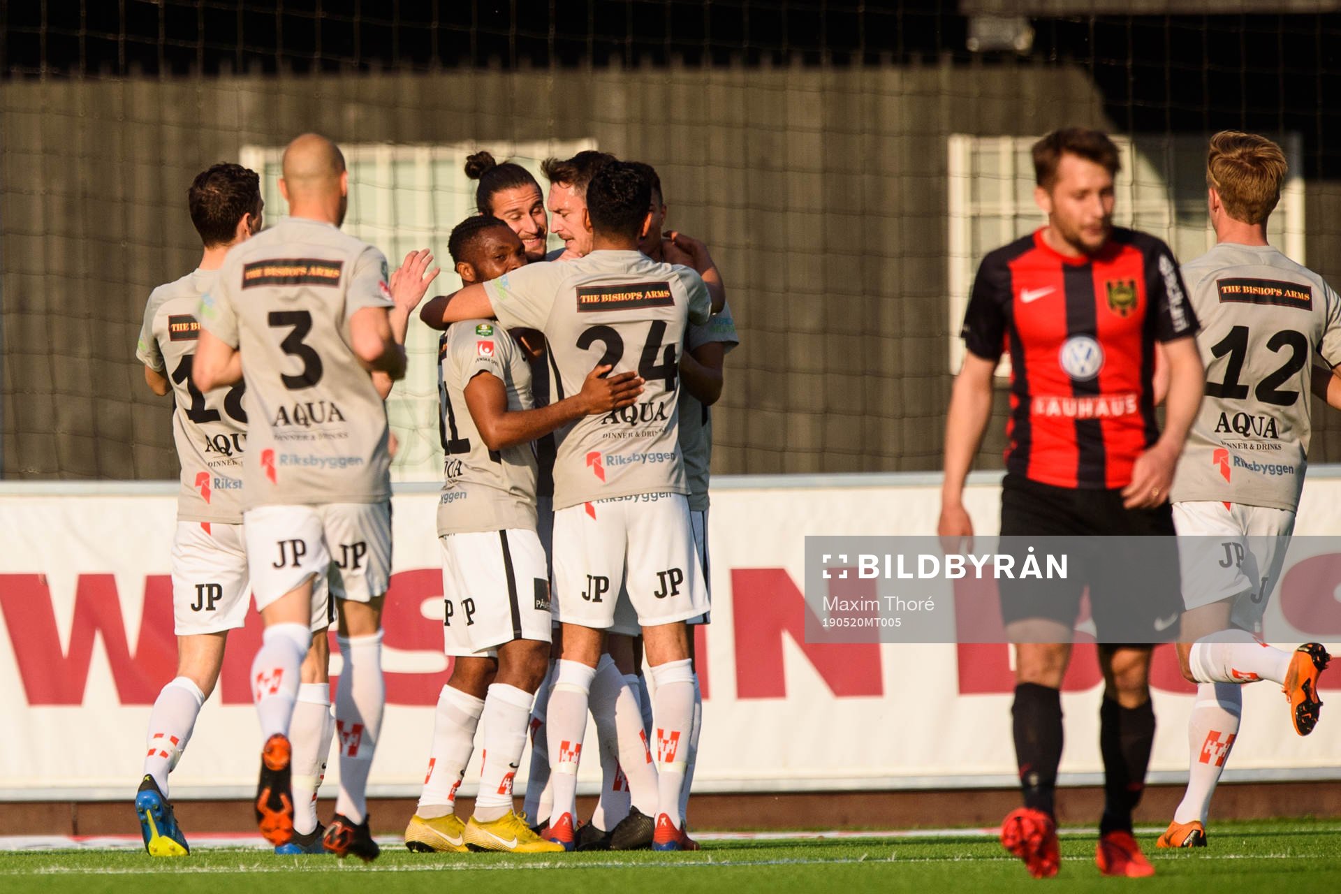 Jönköpings Edin Hamidovic jublar med lagkamrater efter sitt 0-1 mål under fotbollsmatchen i Superettan mellan Brommapojkarna och Jönköping den 20 maj 2019 i Stockholm.