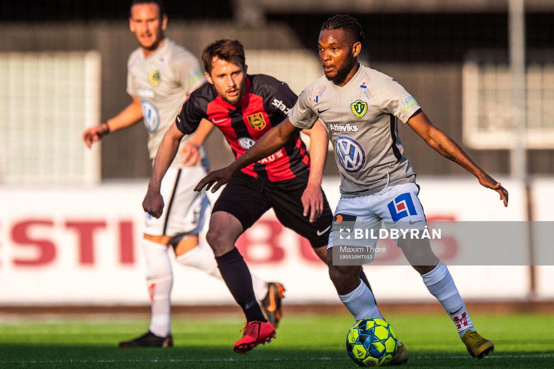 Jönköpings Enock Kwakwa och Brommapojkarnas Isac Lidberg