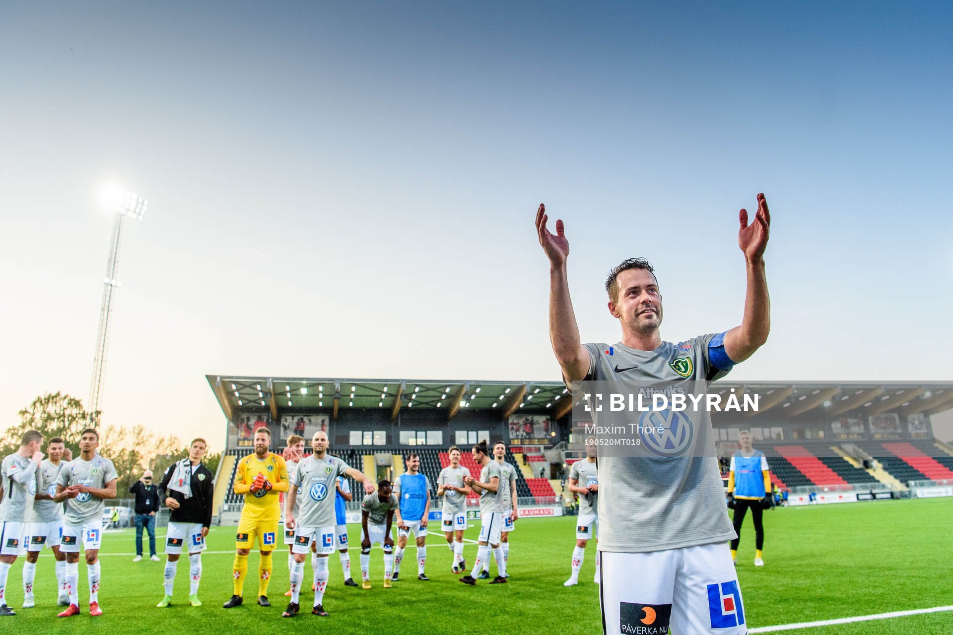 Jönköpings Fredric Fendrich jublar efter fotbollsmatchen i Superettan mellan Brommapojkarna och Jönköping den 20 maj 2019 i Stockholm.