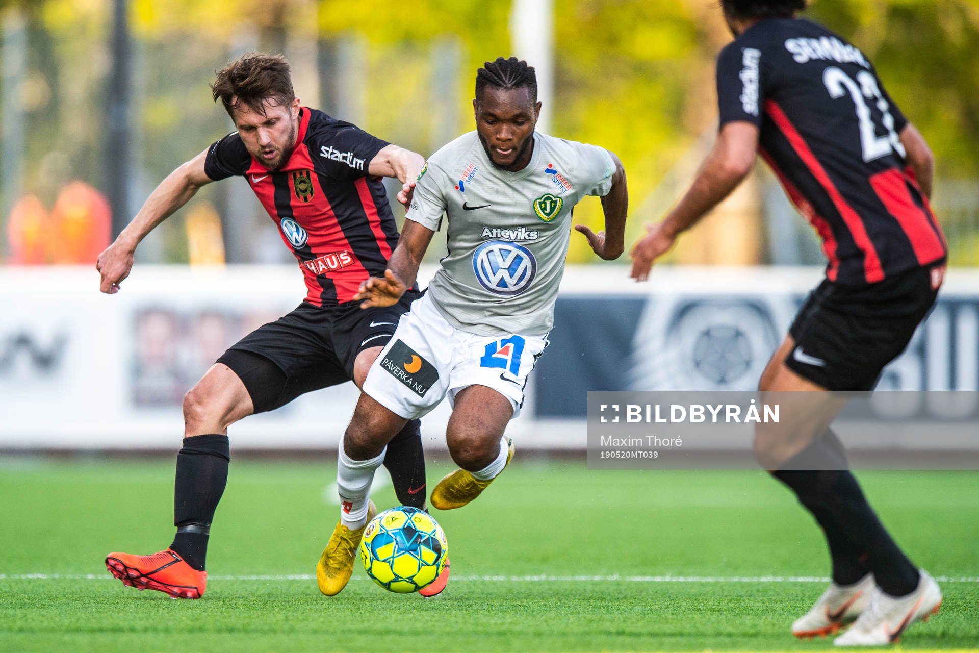 Brommapojkarnas Adam Gradén och Jönköpings Enock Kwakwa