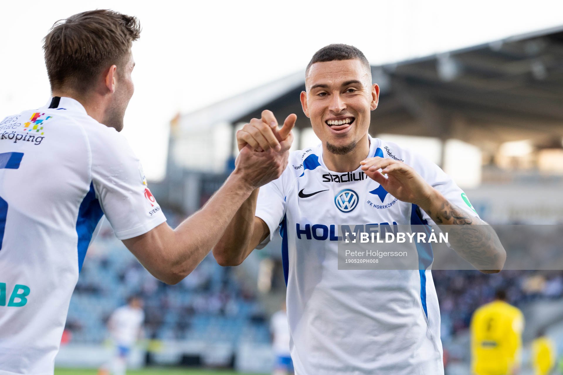 IFK Norrköpings Jordan Larsson jublar med Christoffer Nyman