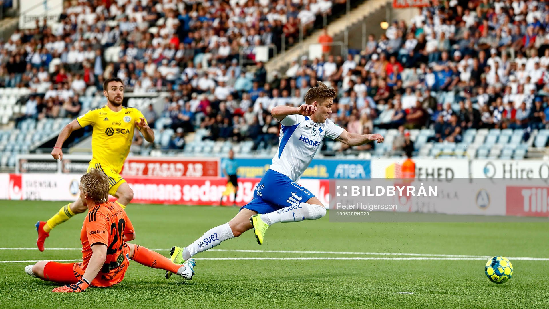 Målchans för IFK Norrköpings Christoffer Nyman förbi Sundsvalls målvakt William Eskelinen under fotbollsmatchen i Allsvenskan mellan IFK Norrköping och GIF Sundsvall den 20 maj 2019 i Norrköping.