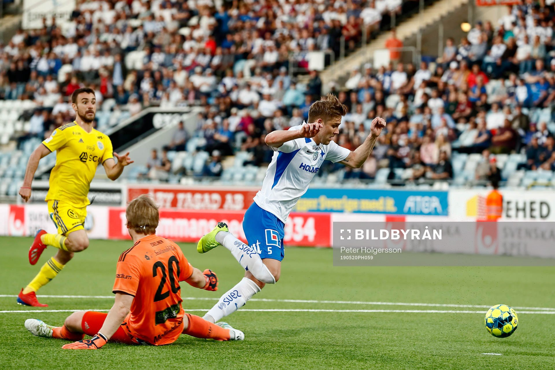 Målchans för IFK Norrköpings Christoffer Nyman förbi Sundsvalls målvakt William Eskelinen under fotbollsmatchen i Allsvenskan mellan IFK Norrköping och GIF Sundsvall den 20 maj 2019 i Norrköping.