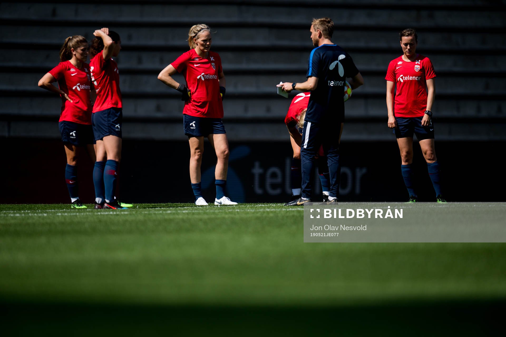 Maren Nævdal Mjelde, goalkeeper Ingrid Hjelmseth, Martin