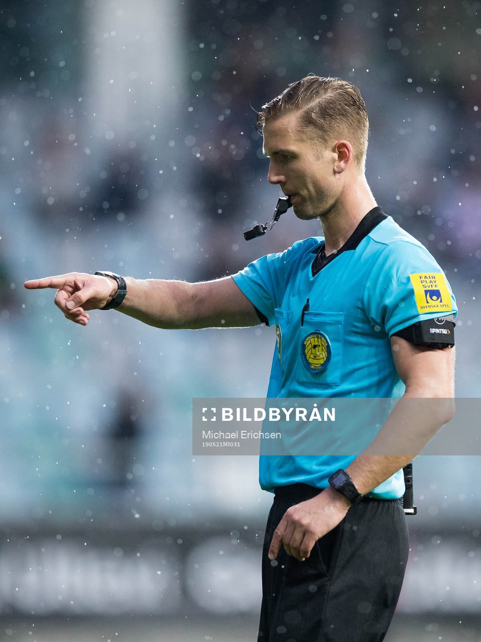 Domare Fredrik Hansson under fotbollsmatchen i Superettan mellan GAIS och Västerås den 21 maj 2019 i Göteborg.
