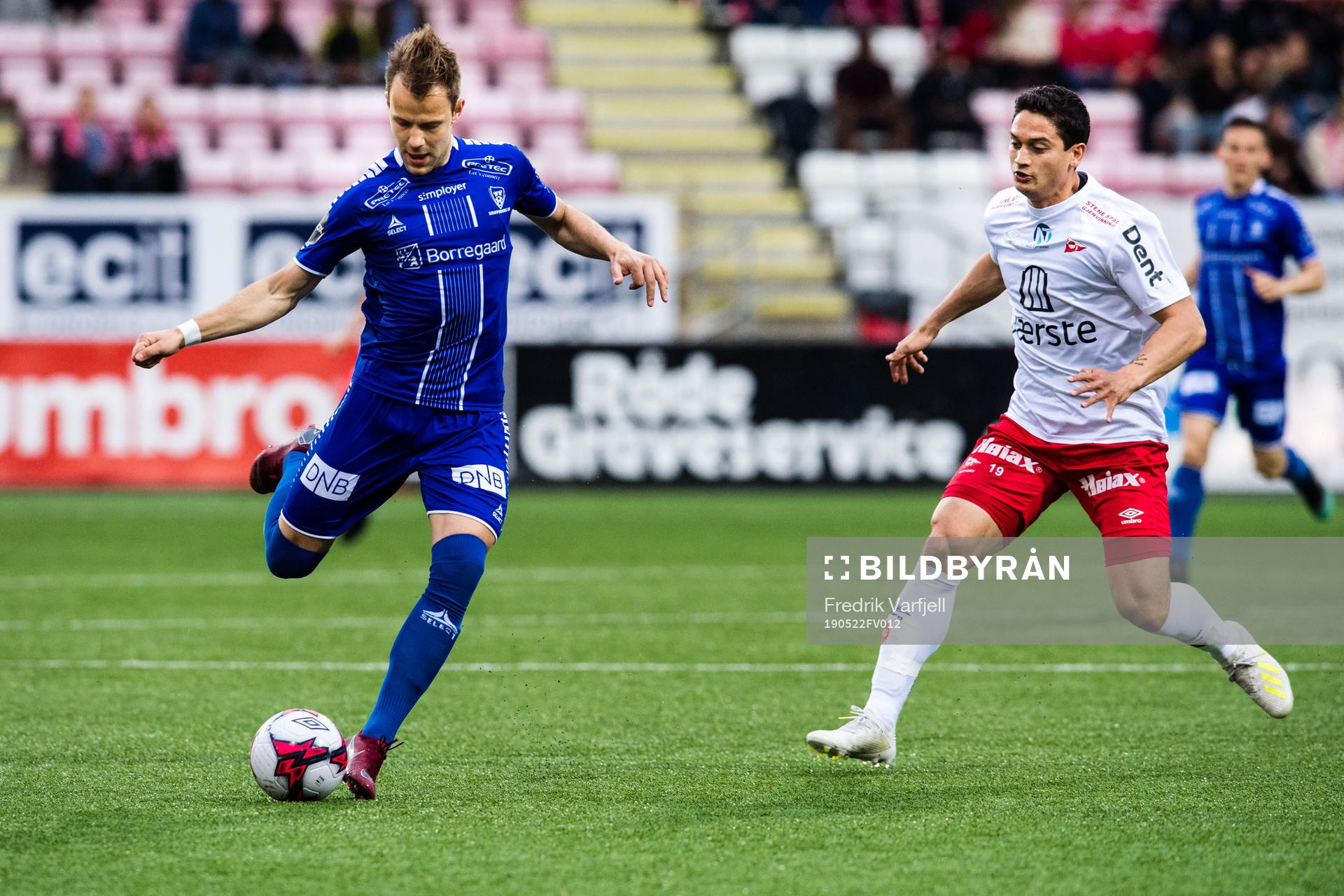 Nicolai Næss of Sarpsborg 08 and Kjell Rune Sellin of FFK