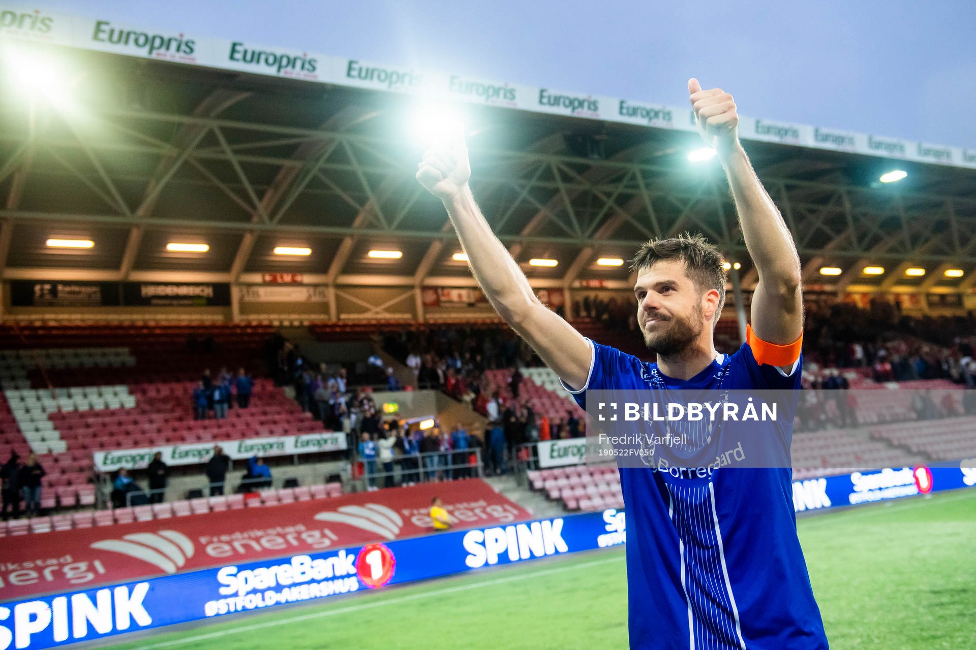 Kristoffer Zachariassen of Sarpsborg 08 celebrates