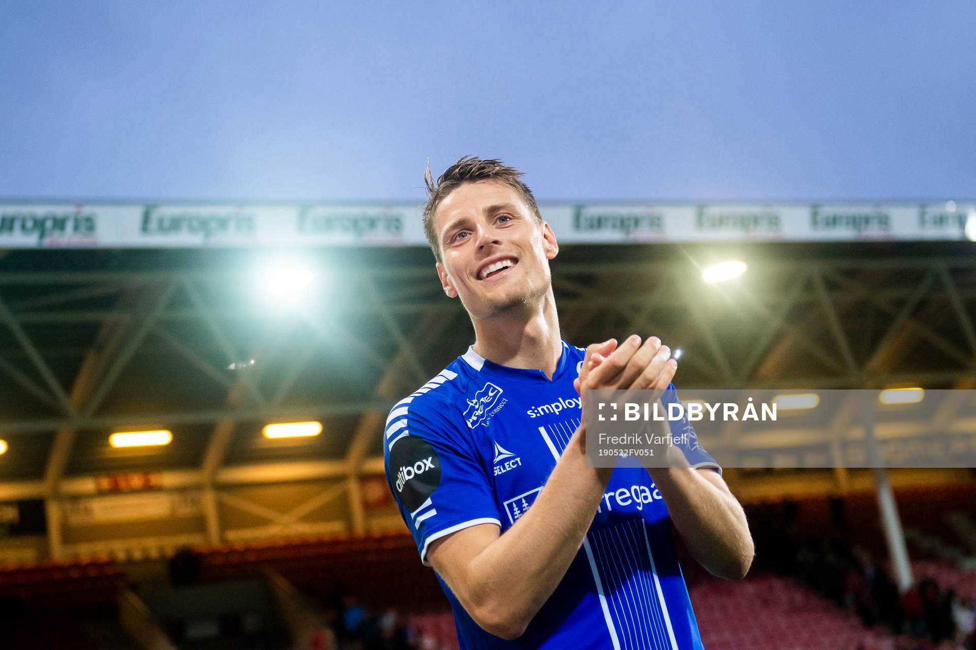 Kristoffer Zachariassen of Sarpsborg 08 celebrates