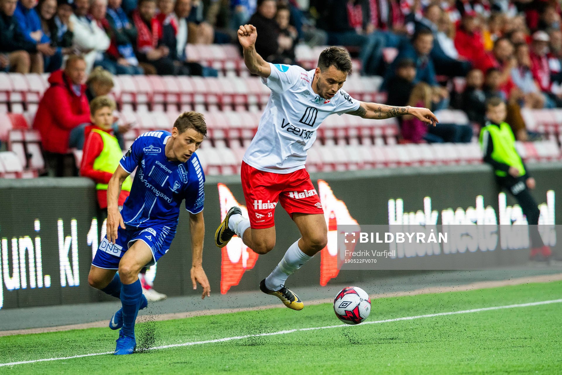 Kristoffer Zachariassen of Sarpsborg 08 and Marius Hagen of