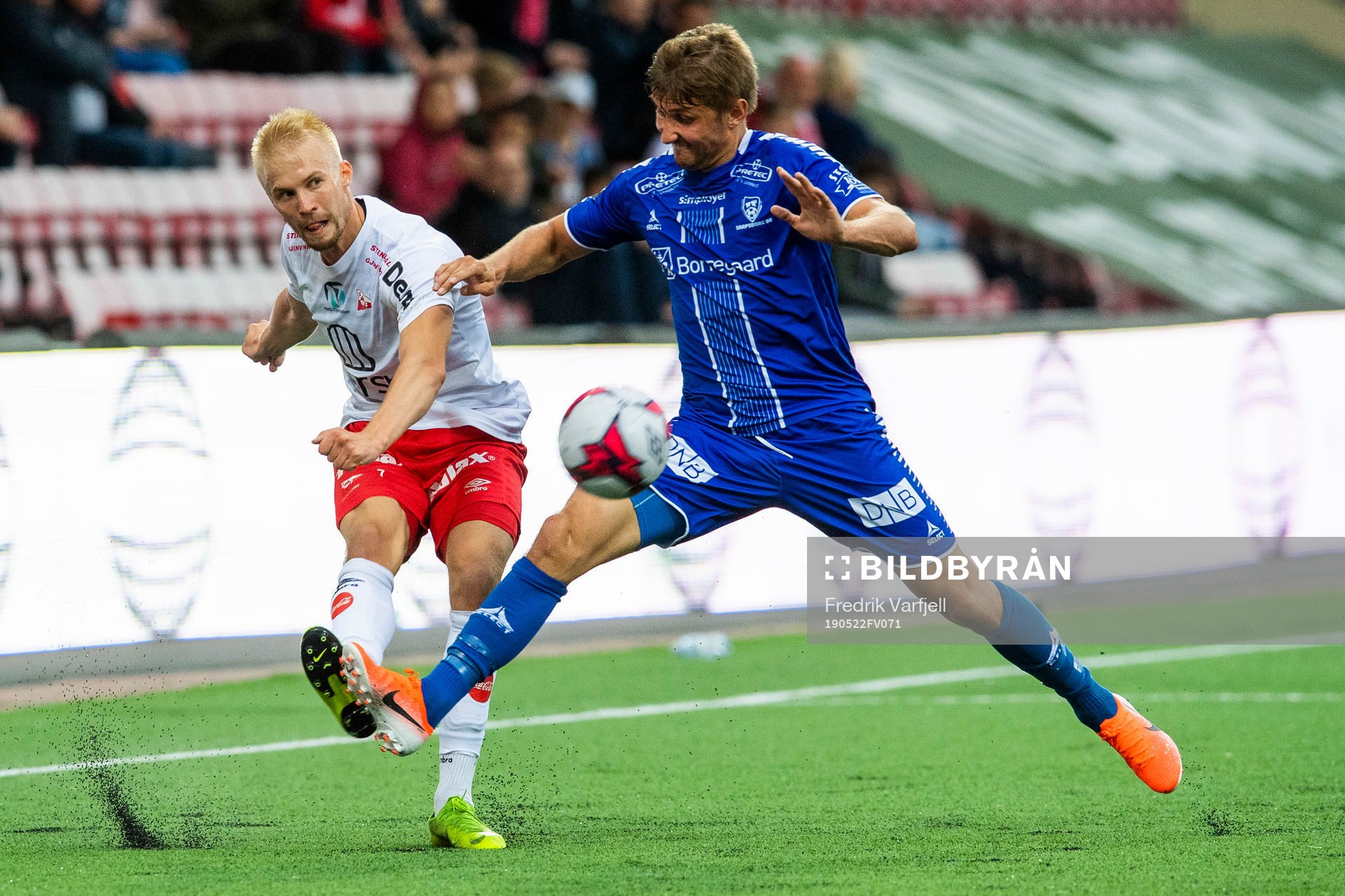 Joona Veteli of FFK and Steffen Lie Skålevik of Sarpsborg