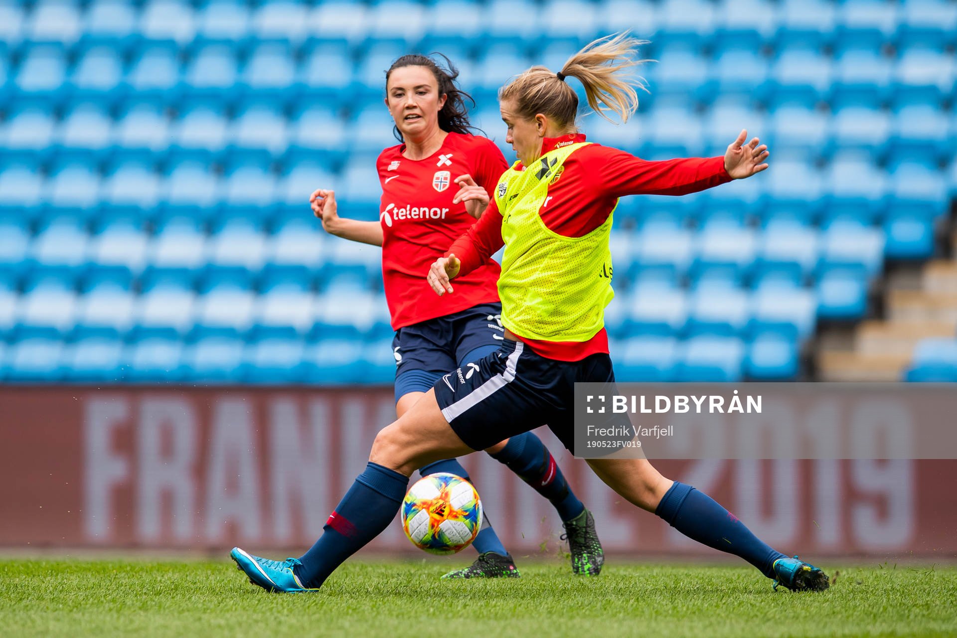 Ingrid Syrstad Engen and Elise Hove Thorsnes of Norway