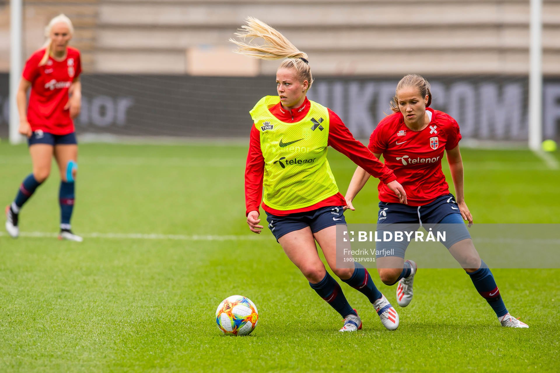 Therese Sessy Åsland and Guro Reiten of Norway