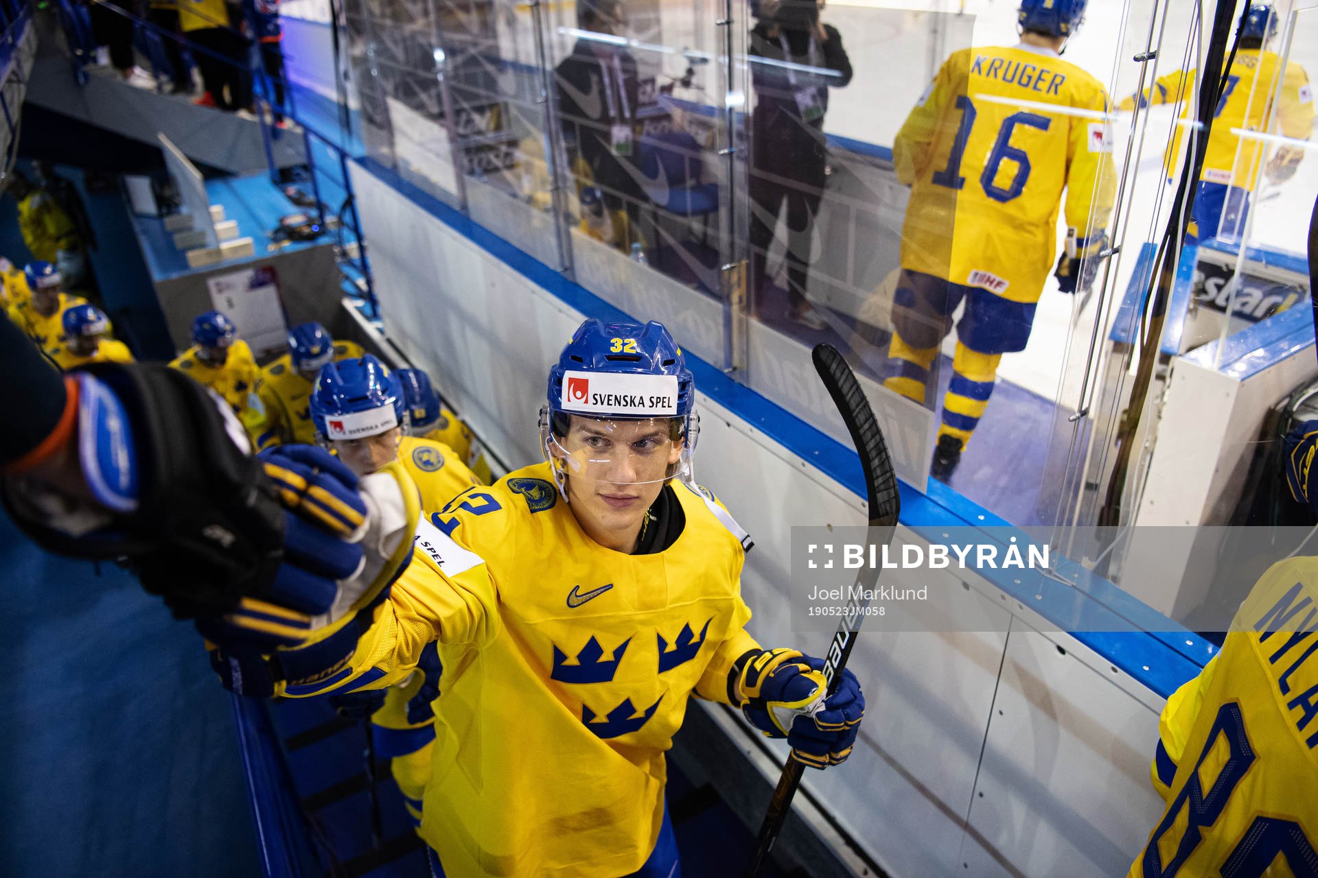 Oskar Lindblom of Sweden fist bumps with a fan