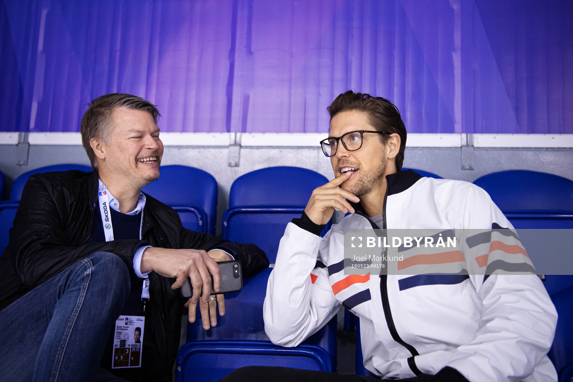 Tomas Pettersson, reporter at Expressen, interviews Jonas
