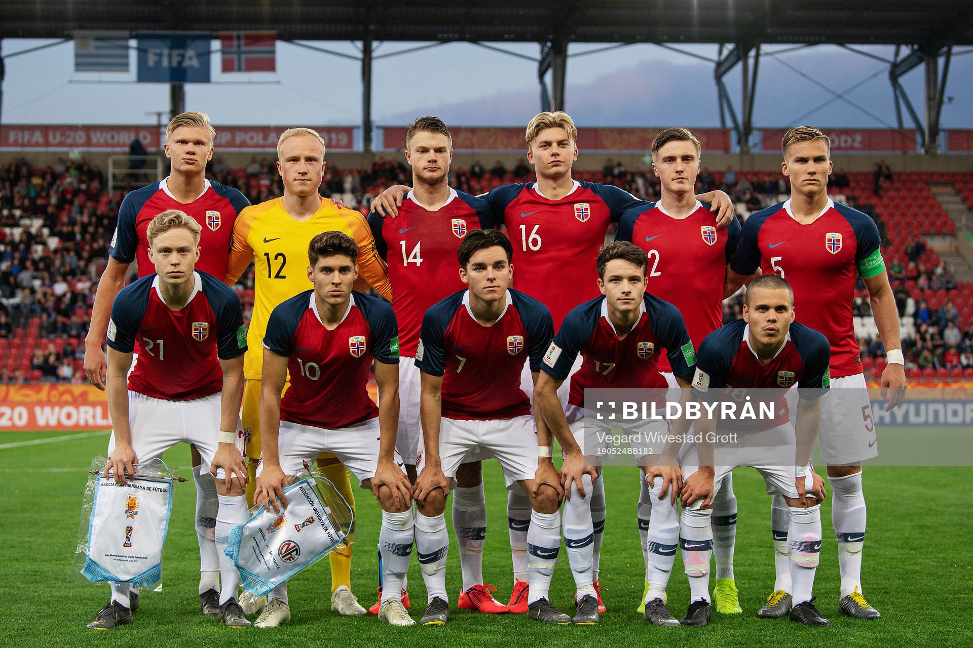 Players of Norway line up for a team photo ahead of the FIFA U-20 World Cup football match between Uruguay and Norway on May 24, 2019 in Lodz. Top row from the left: Erling Braut Haaland, goalkeeper Julian Faye Lund, Ulrik Fredriksen, Tobias Borchgrevink Børkeeiet, Christian Dahle Borchgrevink and Leo Skiri Østigård. Bottom row from the left: Ola Brynhildsen, Eman Marković, Hugo Vegard Vetlesen, Håkon Evjen and Tobias Hammer Svendsen.