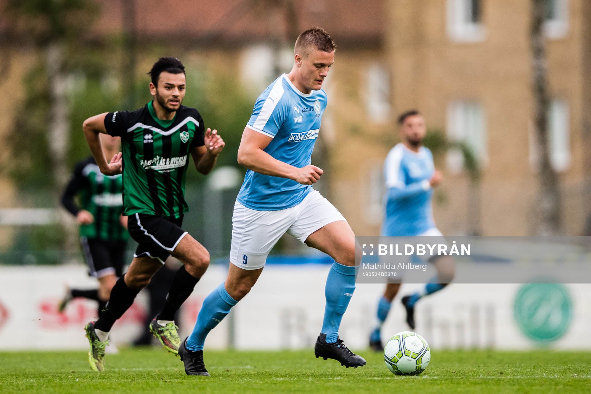  Högaborgs Stanley Batres Prado och Råås Joakim Friedvall  under fotbollsmatchen i division 3 Sydvästra Götaland mellan Högaborg och Råå den 24 maj 2019 i Helsingborg . 