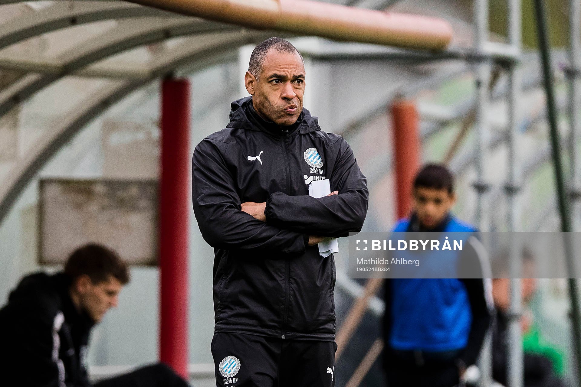 Råås tränare Solo Hammar under fotbollsmatchen i division 3 Sydvästra Götaland mellan Högaborg och Råå den 24 maj 2019 i Helsingborg .