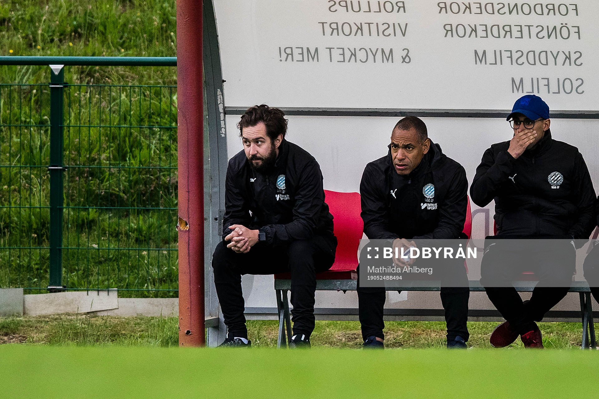 Råås assisterande tränare Hampus Freij och tränare Solo Hammar under fotbollsmatchen i division 3 Sydvästra Götaland mellan Högaborg och Råå den 24 maj 2019 i Helsingborg .