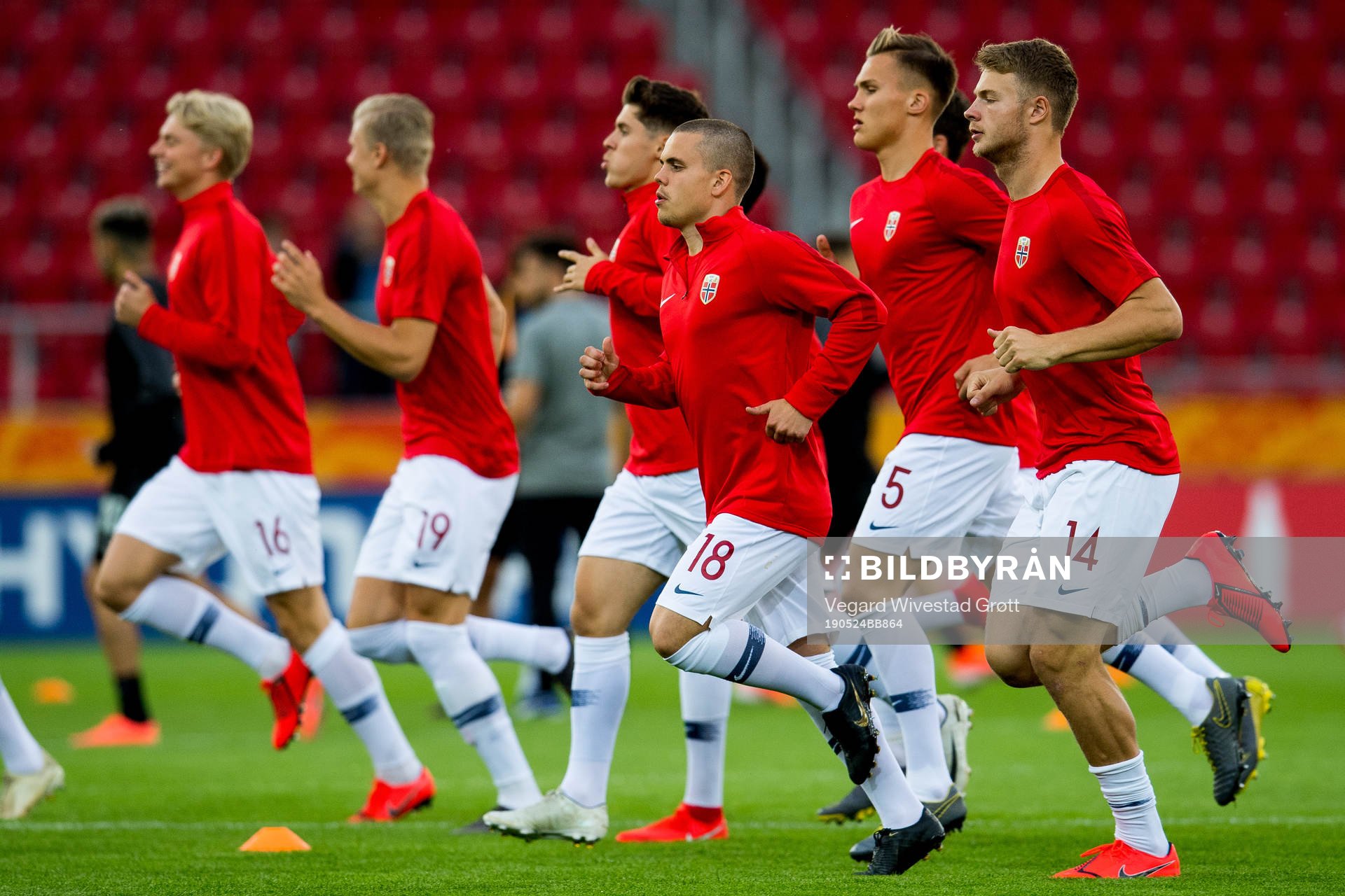 Tobias Hammer Svendsen of Norway warms up