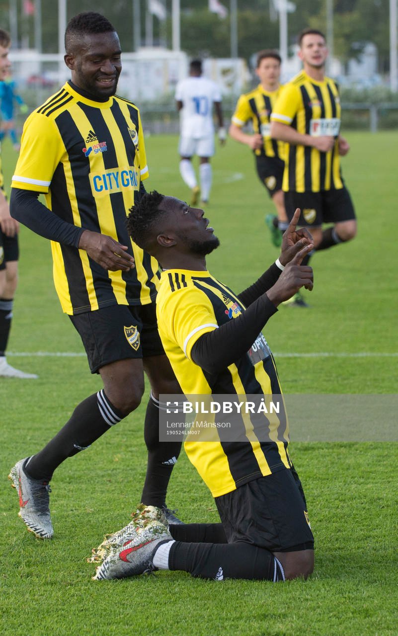 IFK Hässleholms Mike Andrew i matchen i division 2 mellan