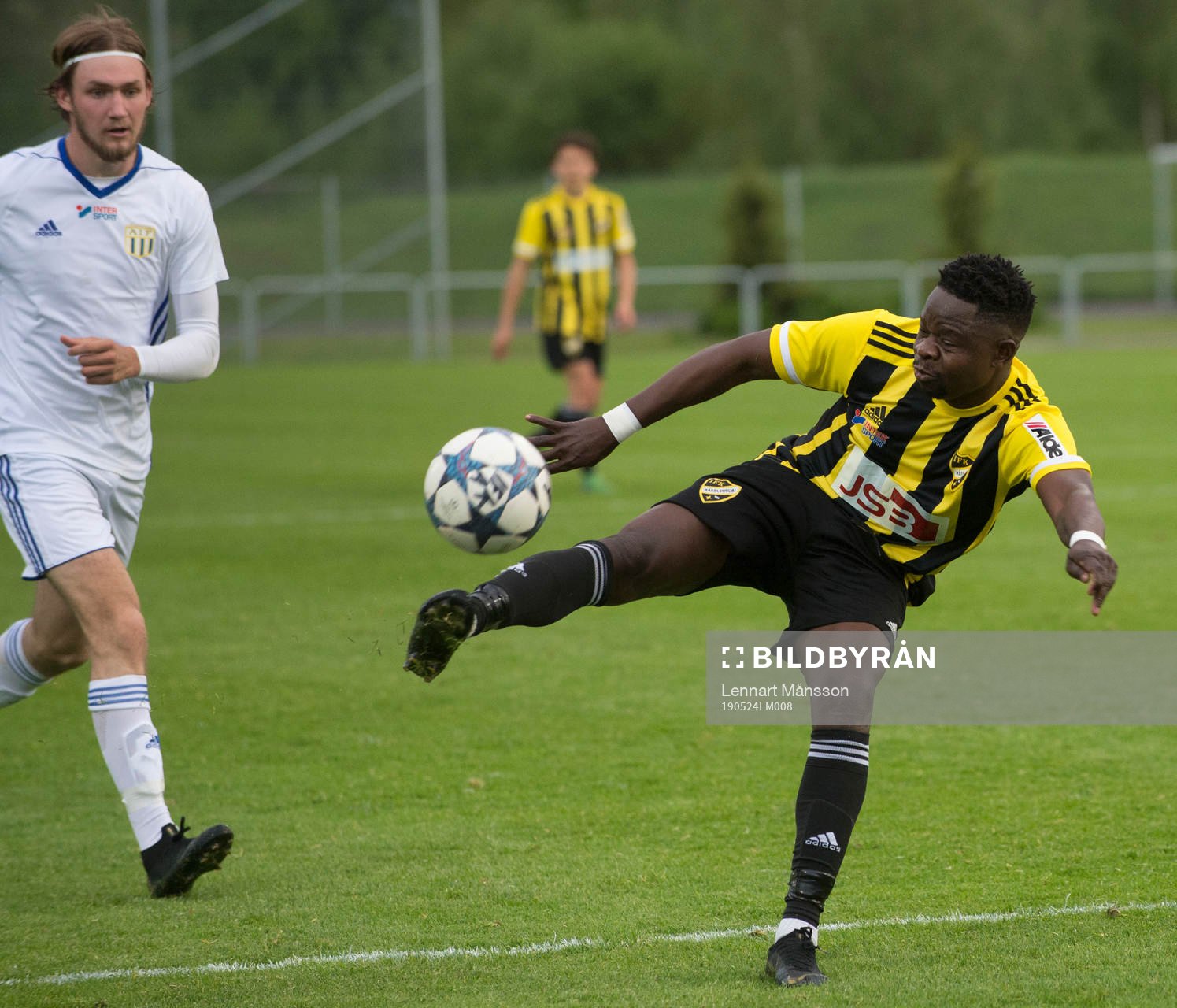 IFK Hässleholms Patrick Osiako i matchen i division 2
