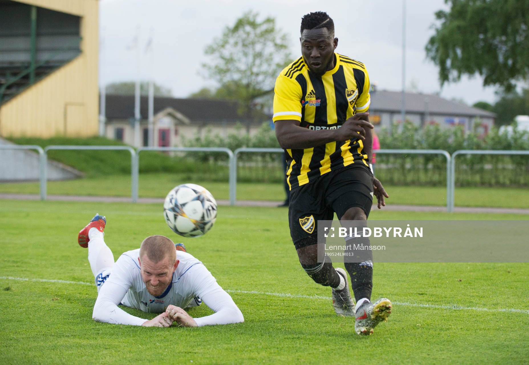 IFK Hässleholms Mike Andrew i matchen i division 2 mellan
