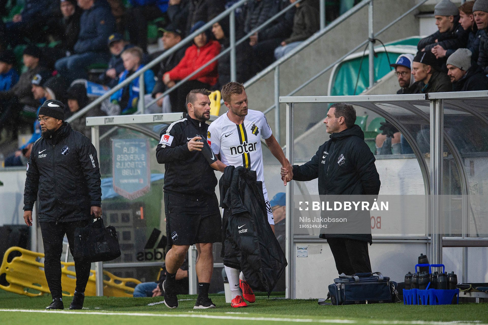 s Sebastian Larsson byts ut