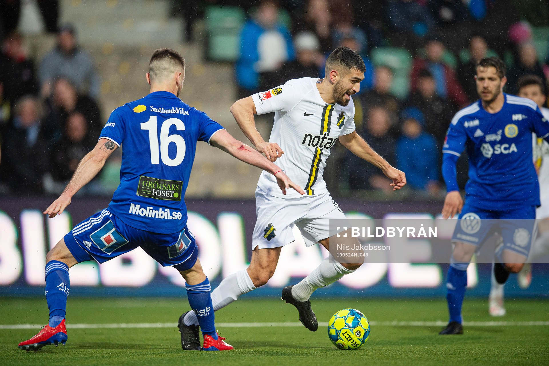 Sundsvalls Carlos Gracia och AIK:s Stefan Silva under fotbollsmatchen i Allsvenskan mellan GIF Sundsvall och AIK den 24 maj 2019 i Sundsvall.