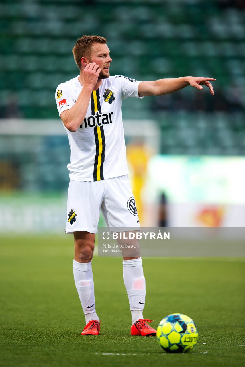 s Sebastian Larsson