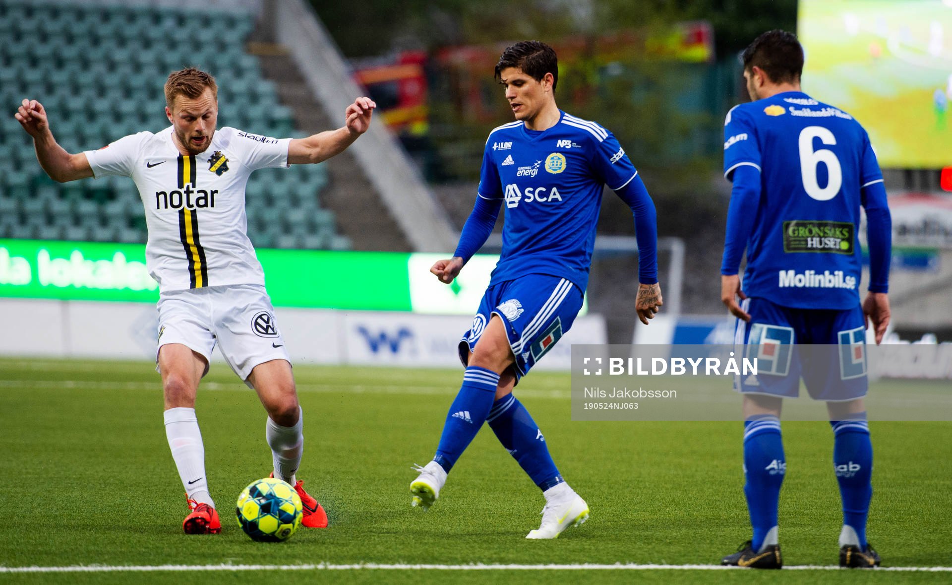 s Sebastian Larsson occh Sundsvalls David Batanero