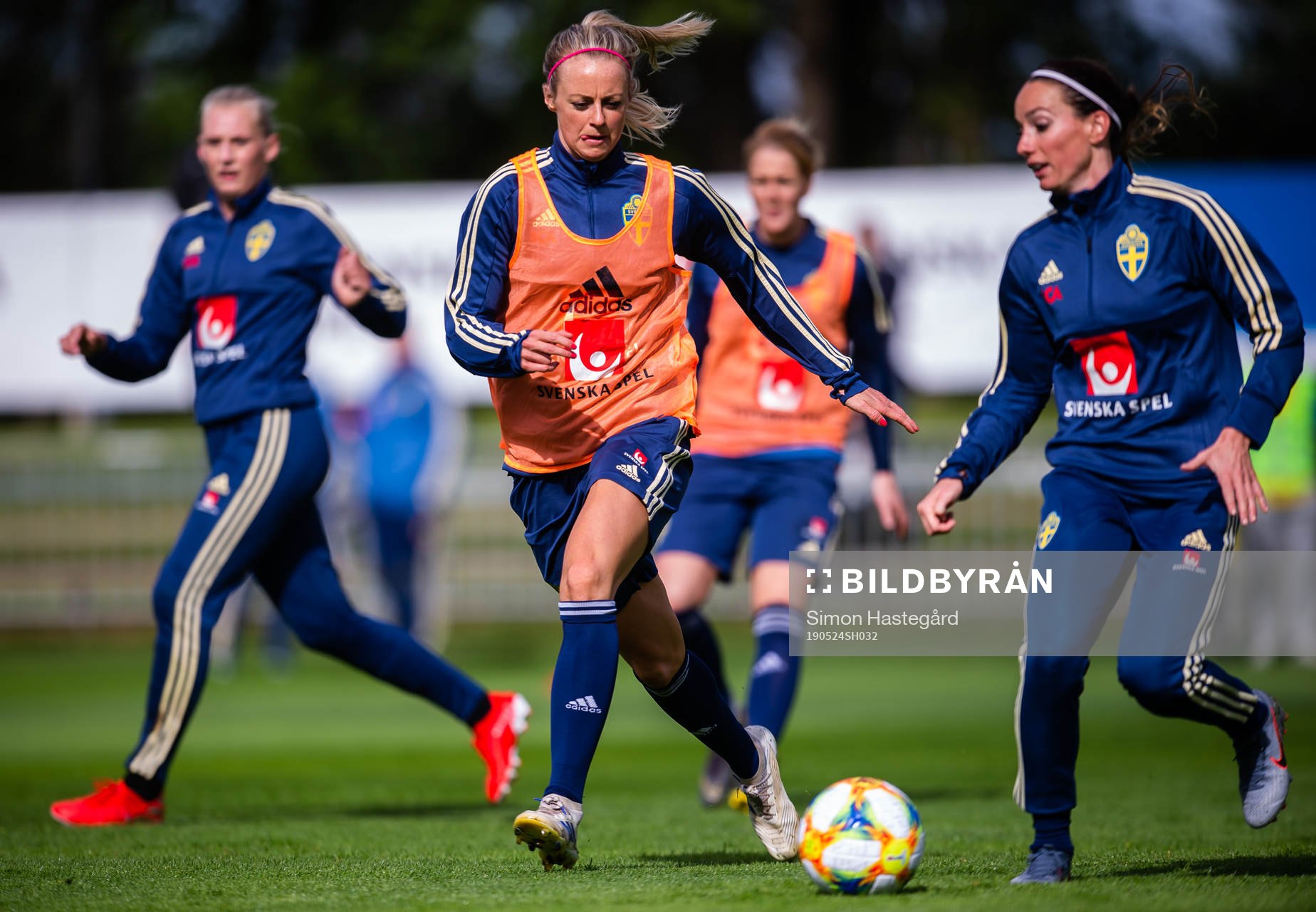 Amanda Ilestedt and Kosovare Asllani of the Swedish women