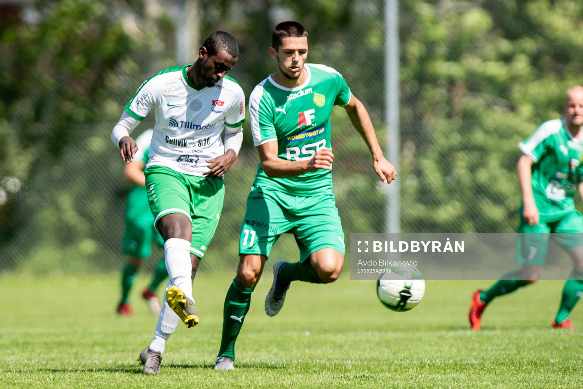 Press Birliks Yonis Roble