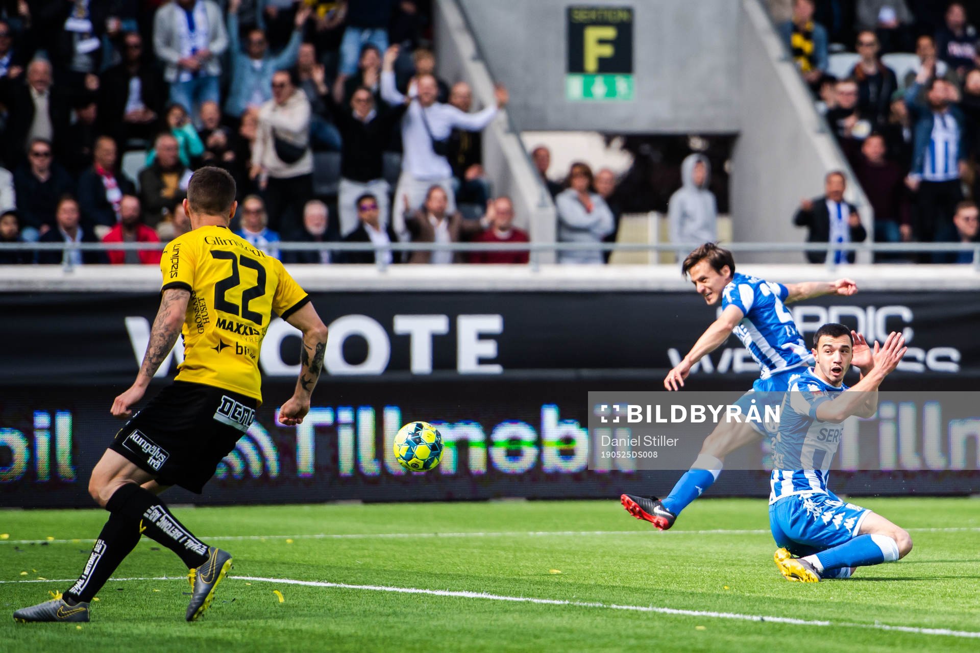 IFK Göteborgs Giorgi Kharaishvili ser Lasse Vibe göra 0-1