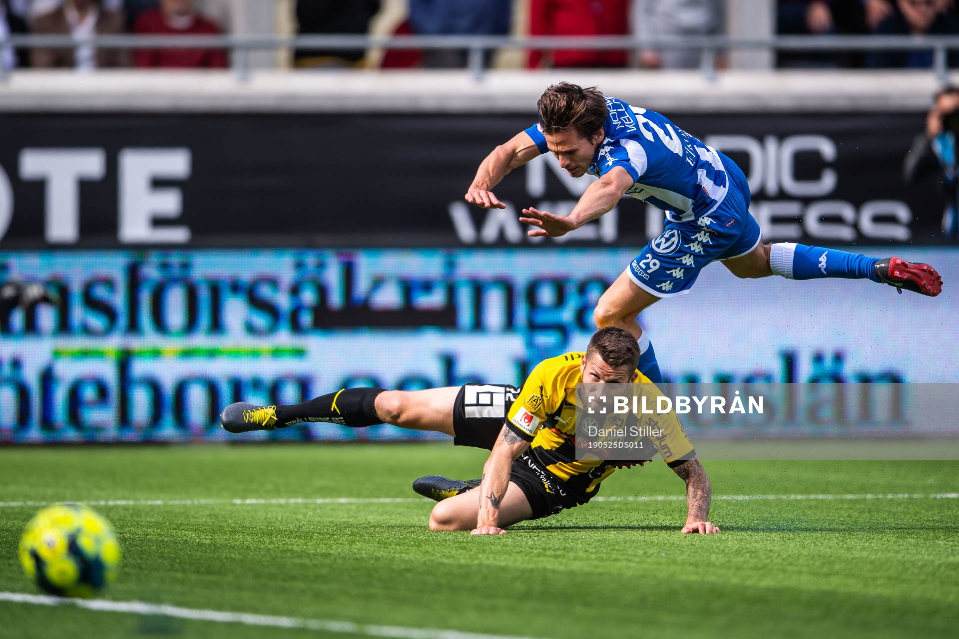 IFK Göteborgs Lasse Vibe och Häckens Joona Toivio