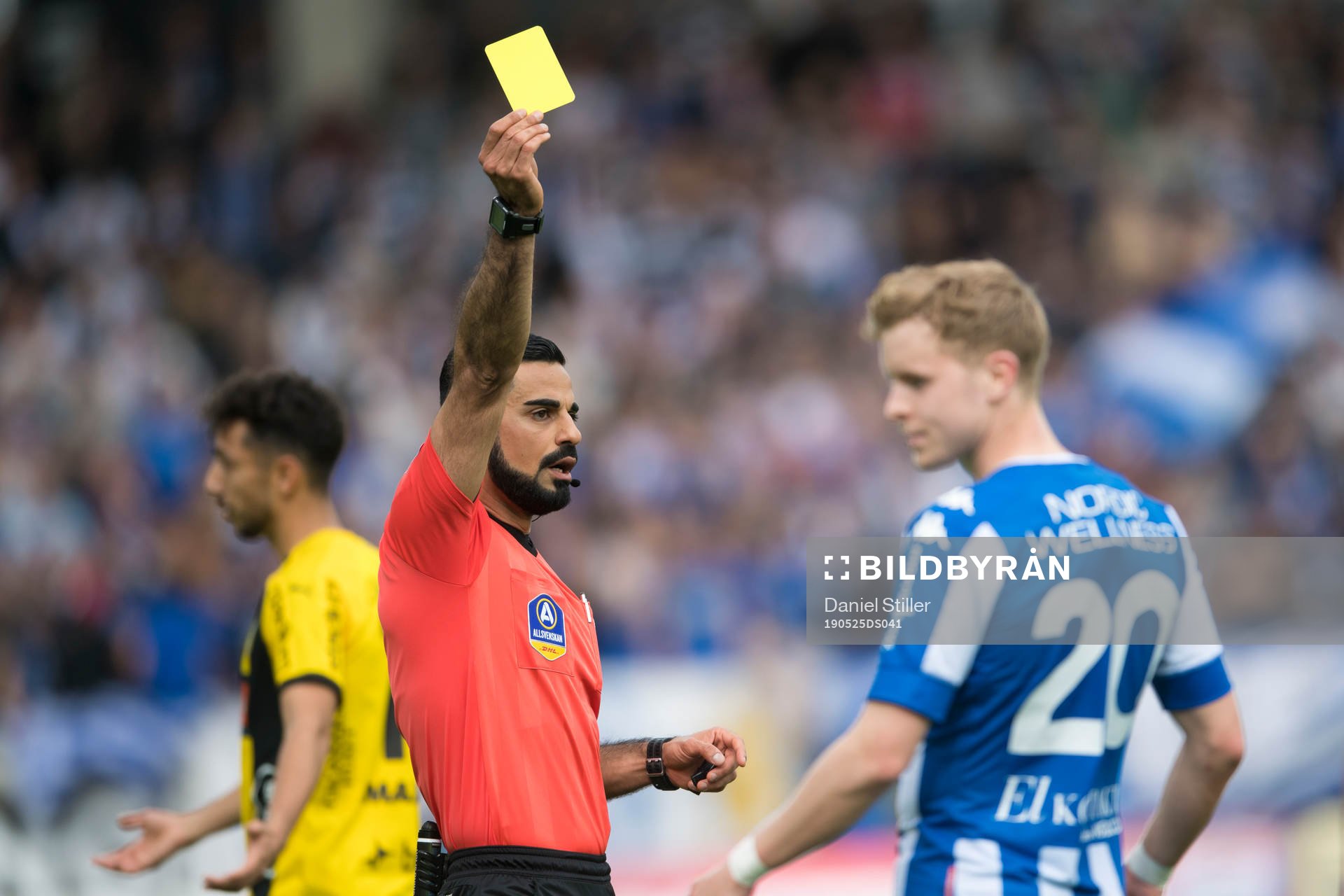 Domare Mohammed Al-Hakim ger gult kort till IFK Göteborgs