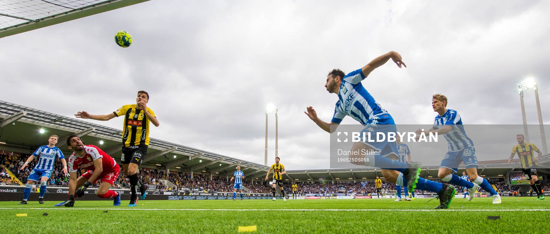 Häckens Alexander Jeremejeff är på väg att göra 1-1
