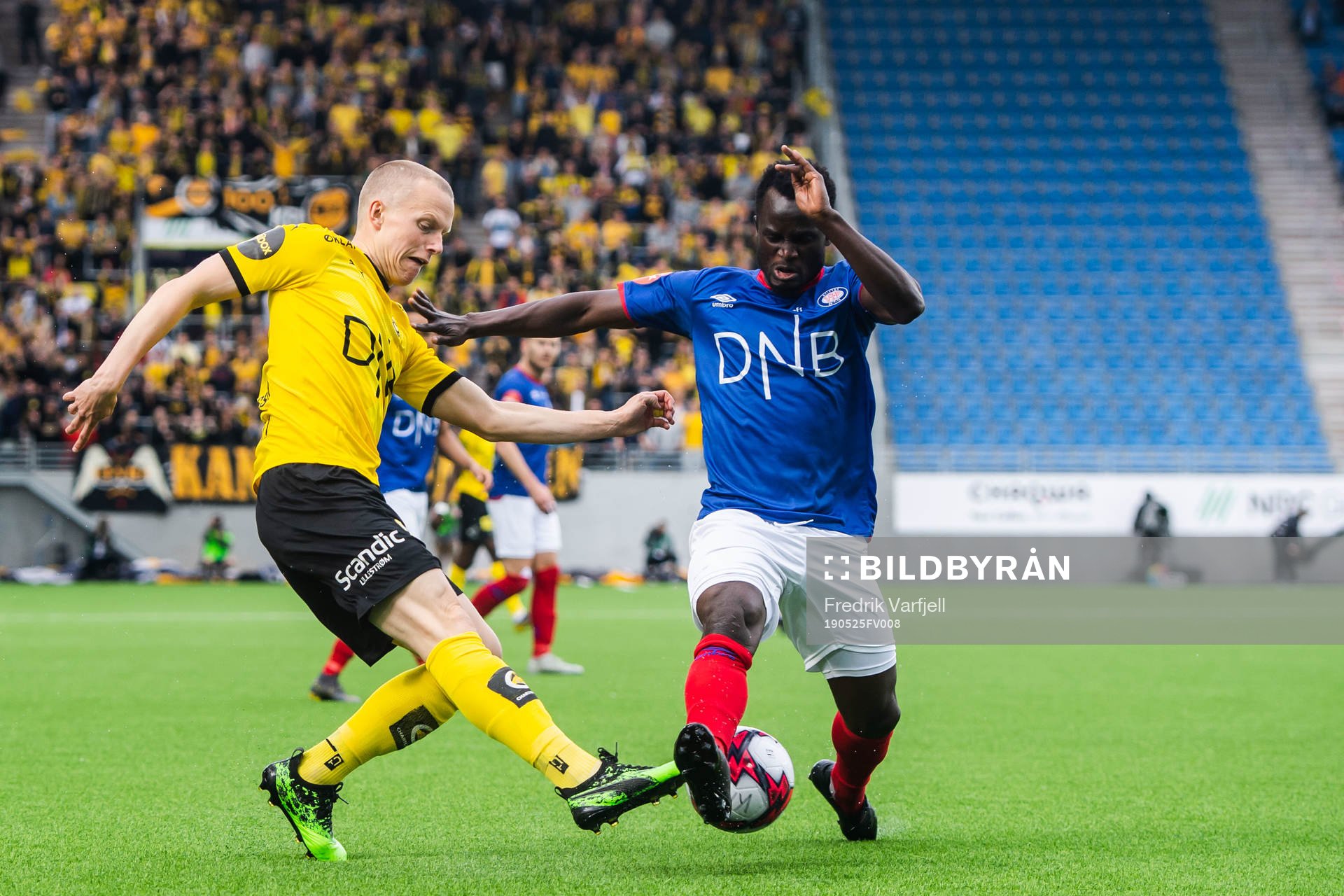 Daniel Gustavsson of Lillestrøm and Mohammed Abu of